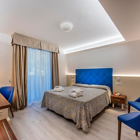 Hotel Meridianus Lignano Sabbiadoro Buitenkant foto