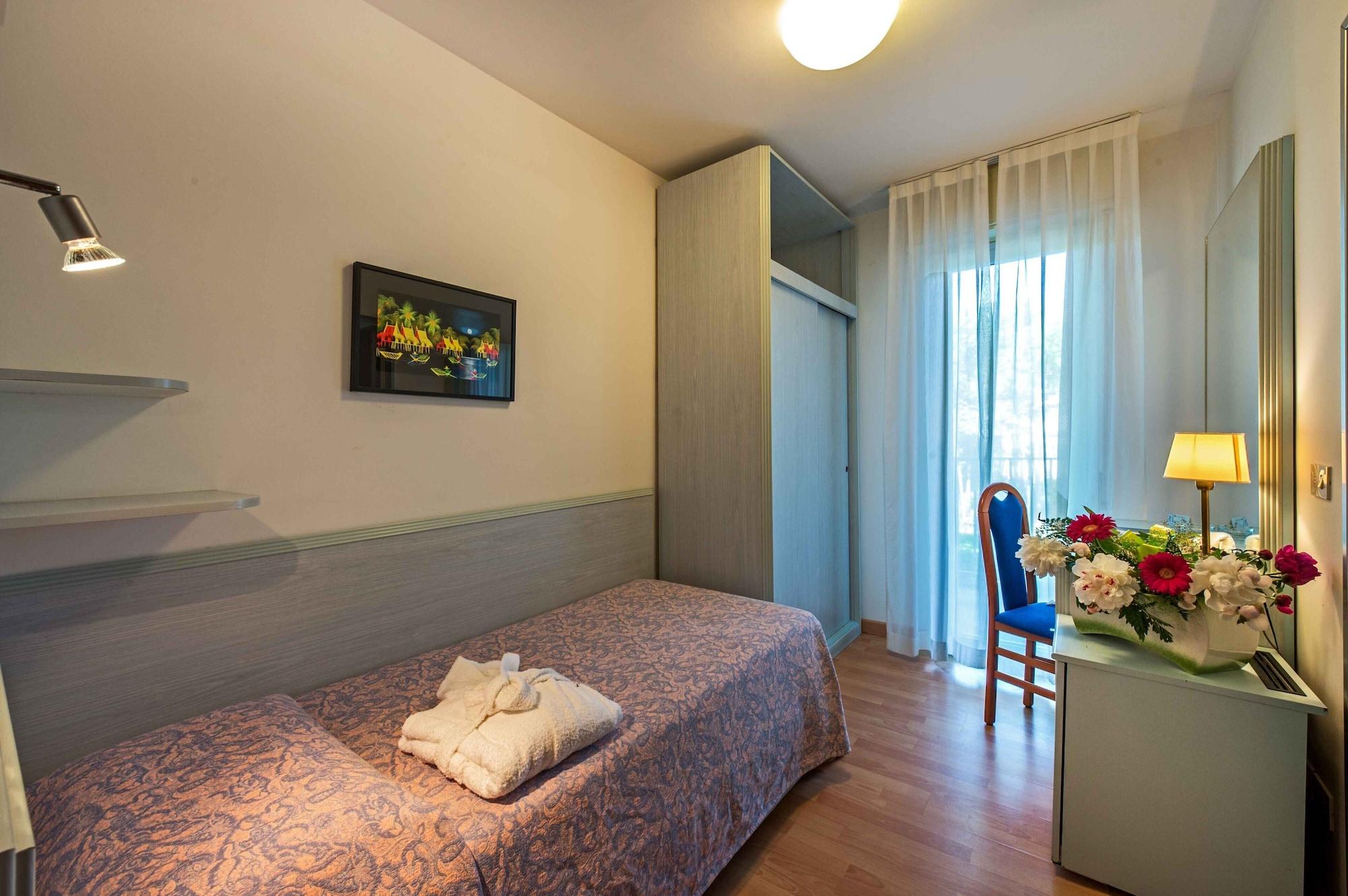 Hotel Meridianus Lignano Sabbiadoro Buitenkant foto
