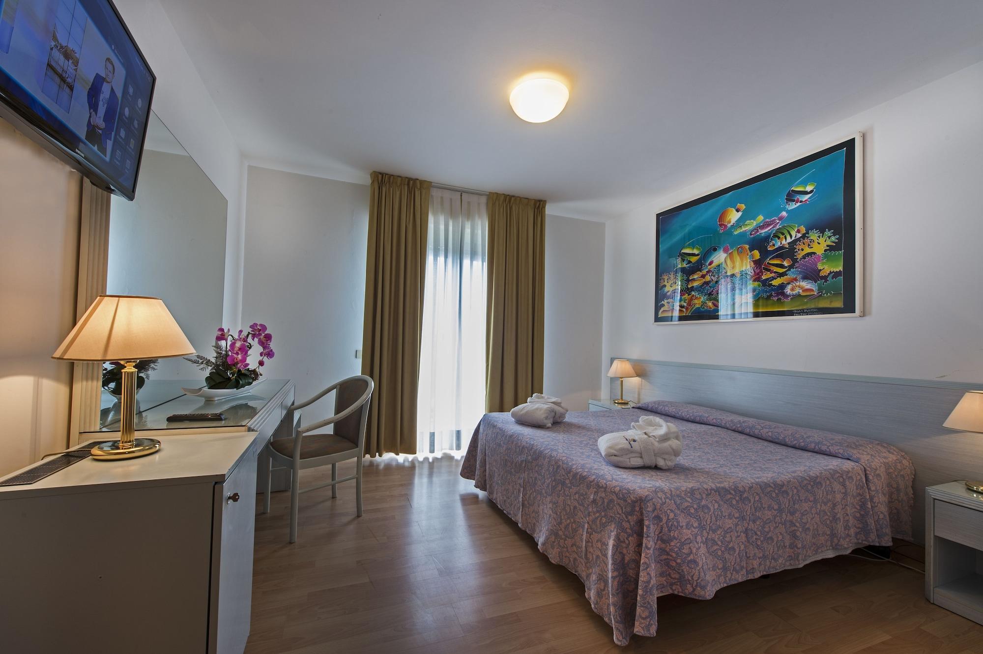 Hotel Meridianus Lignano Sabbiadoro Buitenkant foto