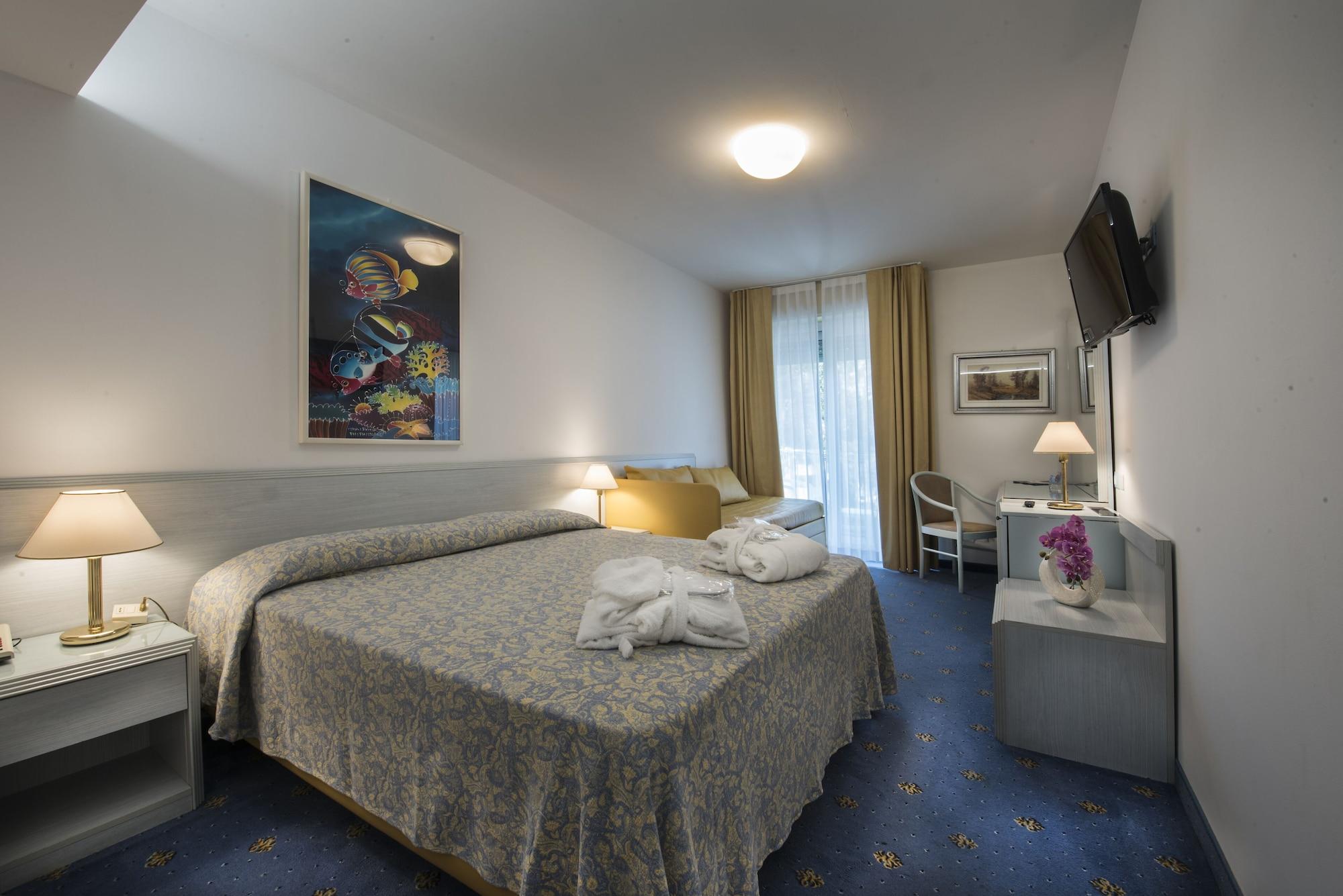 Hotel Meridianus Lignano Sabbiadoro Buitenkant foto