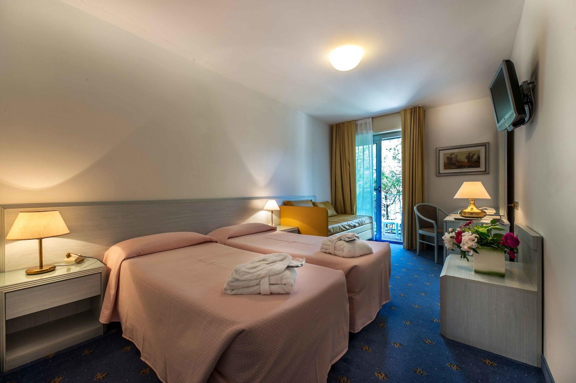 Hotel Meridianus Lignano Sabbiadoro Buitenkant foto