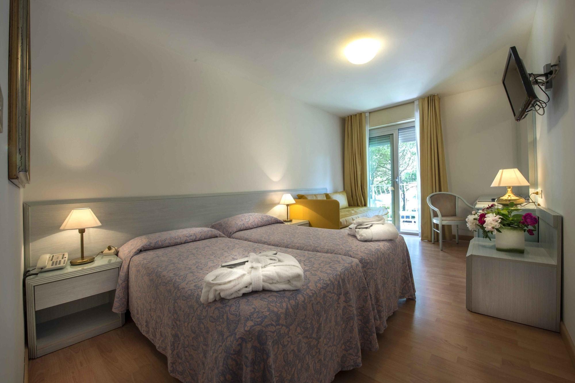 Hotel Meridianus Lignano Sabbiadoro Buitenkant foto