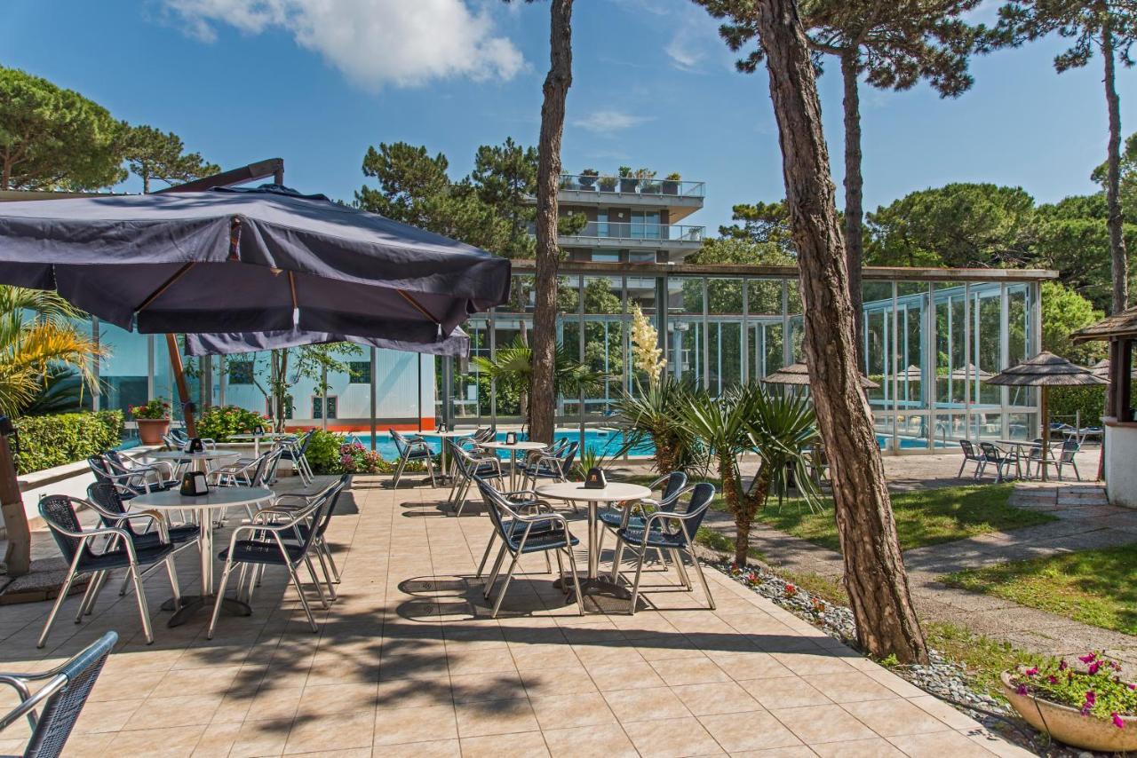 Hotel Meridianus Lignano Sabbiadoro Buitenkant foto