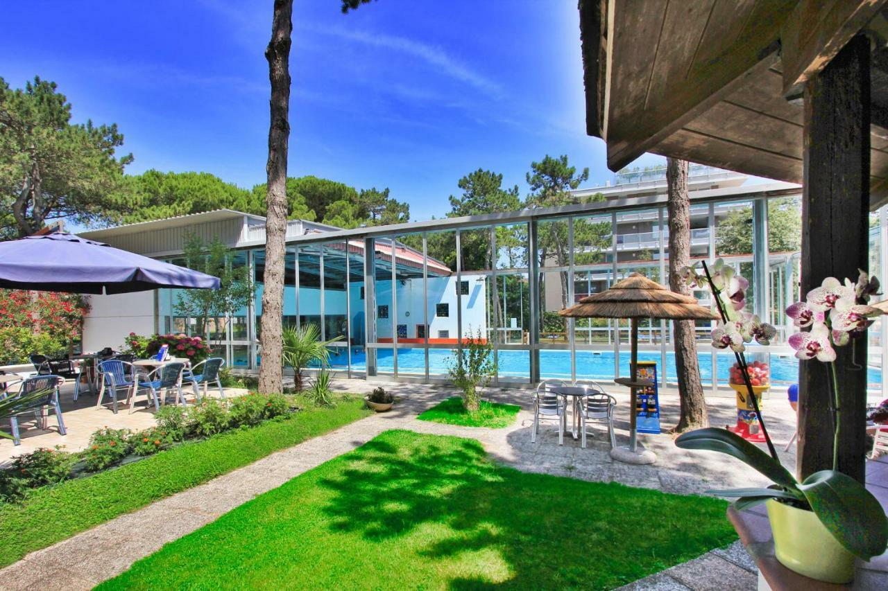 Hotel Meridianus Lignano Sabbiadoro Buitenkant foto