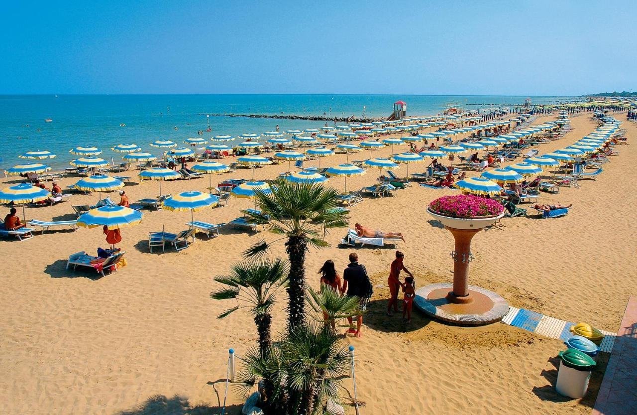 Hotel Meridianus Lignano Sabbiadoro Buitenkant foto